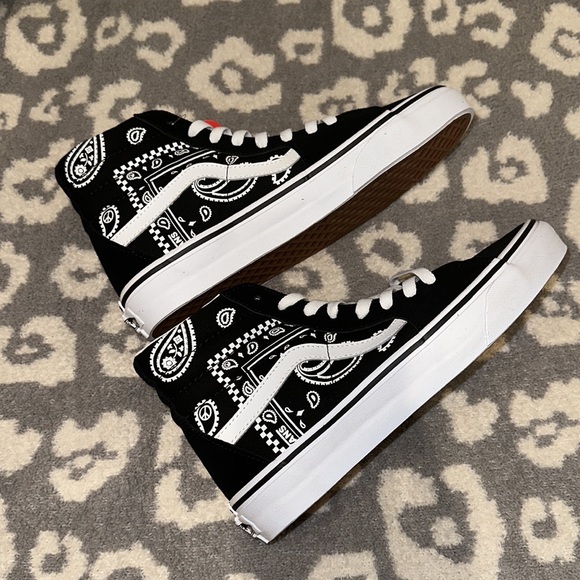 New Sk8-Hi Vans in Peace ☮️ Paisley - Picture 17 of 17